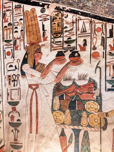 Nefertari bringt ein Opfer dar (Wandmalerei)