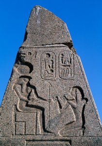 Obelisk mit Reliefs und Inschriften von Ramses II, Großer Tempel des Amun, Tanis, Ägypten, Ägyptische Zivilisation, Neues Reich, Dynastie XIX von Egyptian 19th Dynasty