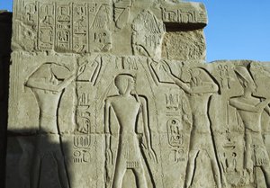 Reinigungsszene, Relief, Tempel von Amun, Karnak-Tempelkomplex (UNESCO-Welterbeliste)