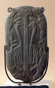Palette, die vier Hunde und zwei Giraffen mit einer Palme darstellt, Thinitenzeit