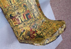 Detail des äußeren Sarges der Mumie von Nesyamun, möglicherweise gefunden in Deir el-Bahri, Neues Reich, ca. 1100 v. Chr. von Egyptian 20th Dynasty