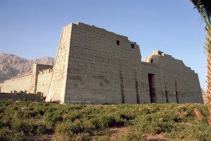 Ansicht des ersten Pylons des Totentempels von Ramses III (ca. 1184-1153 v. Chr.) Neues Reich