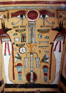 Anubis-Mumie, dekoratives Detail des Sarkophags von Ankh-ef-en-Khonsu von Egyptian 21st Dynasty