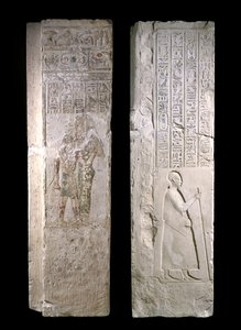 Türpfosten, der König Nectanebo I. zeigt, der von Hathor gepflegt wird, 380-343 v. Chr., Spätzeit (Kalkstein)
