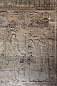 Reliefs im inneren Heiligtum, Philae-Tempel, Assuan, Ägypten