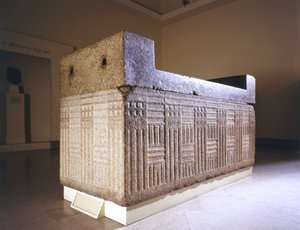 Sarkophag mit separatem Deckel, aus Gizeh, Ägypten, Altes Reich, ca. 2555-2532 v. Chr.