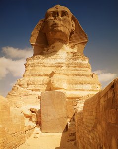 Die Sphinx, aus der Zeit des Königs Chephren, Altes Reich und die Traumstele von Thutmosis IV (1419-1386 v. Chr.) Neues Reich