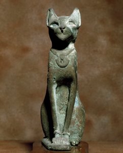 Ägyptische Antiquität: Die Göttin Bastet als Katze. Bronzeskulptur. Turin, Ägyptisches Museum