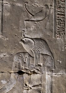 Horus mit der zerstörten Krone, Tempel des Horus in Edfu