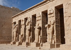 Skulpturen der Gottheiten, Horustempel, Edfu