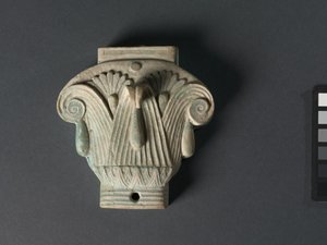 Schachtel (Pyxis) in Form eines zusammengesetzten Kapitells, 305-30 v. Chr.