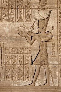 Ägyptische Antike: Römisches Mammisi zur Erinnerung an die Geburt von Ihy, Sohn der Isis - Detail von Reliefs und Hieroglyphen, Tempel der Hathor, Denderah, Ägypten