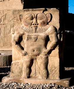 Ägyptische Antiquitäten: Die Gottheit Bes (Detail eines Flachreliefs) von Egyptian Ptolemaic Period