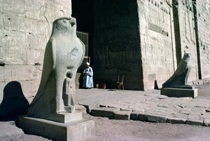 Eingang zum Tempel des Horus
