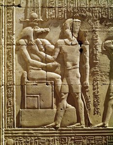 Relief von Sobek und Ptolemaios VI. Philometor (180-45 v. Chr.)