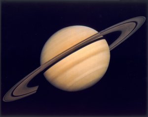 Saturn und seine Ringe, fotografiert von Voyager 1