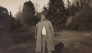 Album des Ersten Weltkriegs in Friaul-Julisch Venetien: Porträt eines österreichischen Gefangenenkadetten in der Villa Brazzà, Heimat des 17. Kriegskrankenhauses in Soleschiano Manzano von Elena Bianconcini