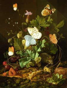 Stillleben eines Waldbodens mit Blumen, einer Maus und Schmetterlingen