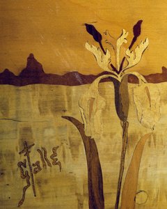 Jugendstil Tisch, Walnuss mit Furnier und verschiedenen Hölzern, (Detail), Frankreich, 20. Jahrhundert