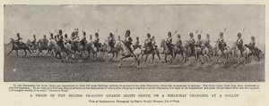 Eine Truppe der Second Dragoon Guards (Scots Greys) bei einem Feldtag im Galopp von English Photographer