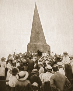 Ein malerischer alter Brauch in St. Ives: das Old Hundredth am John Knill Obelisk, aus The Illustrated War News, 2. August 1916