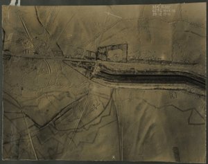 Luftaufnahme mit Schützengräben des Ersten Weltkriegs, 1917