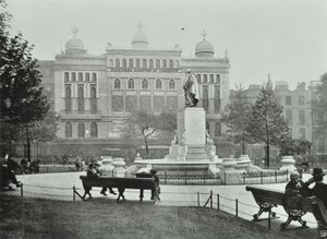 Alhambra, Leicester Square, Westminster LB: Ostseite, 1895 von English Photographer
