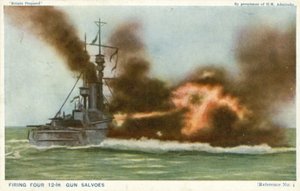 Artilleriegeschütz feuert auf Schlachtschiff von English Photographer