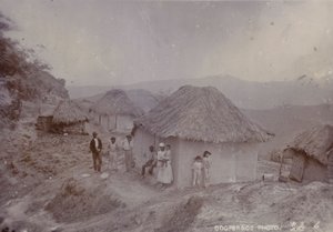 Barbadisches Dorf auf einem Hügel, 1880 von English Photographer