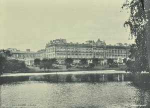 Buckingham Palace, Buckingham Palace, Westminster LB: Gesamtansicht, 1896 von English Photographer