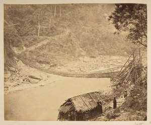Hängebrücke aus Rohr über den Teesta, Richtung Bhootan. Ansichten von Darjeeling. 1870er Jahre von English Photographer