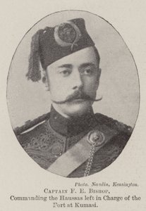 Kapitän F. E. Bishop, Kommandant der Haussas, die im Fort in Kumasi zurückgelassen wurden von English Photographer
