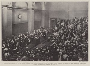 Hundertjahrfeier des Royal College of Surgeons, Verleihung von Diplomen an den Marquis von Salisbury, Lord Rosebery und andere an der Universität von London am 26. Juli von English Photographer