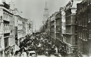 Cheapside, Blick nach Osten zur Bow Church, City of London, 1880 von English Photographer