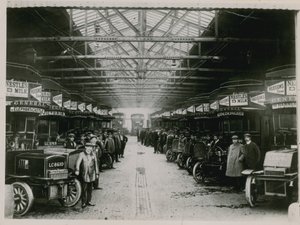 Cricklewood Garage von English Photographer