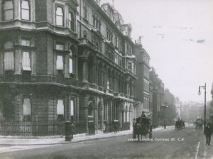 Curzon Street, London von English Photographer
