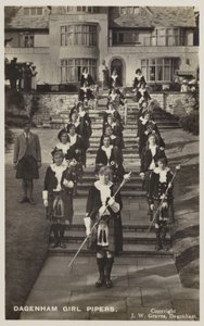 Dagenham Girl Pipers, Essex von English Photographer