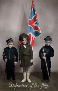 Verteidiger der Flagge, drei Kinder in Uniform mit dem Union Jack