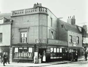 Deptford Broadway: Straßenszene mit Ladenfronten, London, 1897 von English Photographer