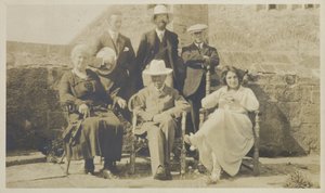 Edward Hudson und Freunde, Lindisfarne von English Photographer