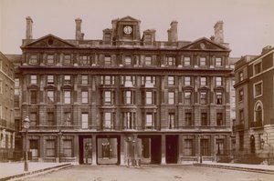 Euston Hotel, London, Südfront von English Photographer