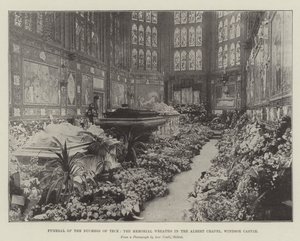 Beerdigung der Herzogin von Teck, die Gedenkkränze in der Albert Chapel, Windsor Castle von English Photographer
