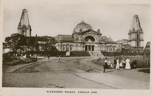 Gesamtansicht des Alexandra Palace von English Photographer