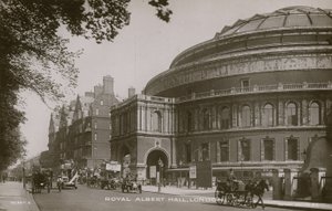 Gesamtansicht der Royal Albert Hall von English Photographer