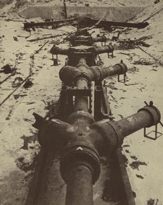 Deutsche Geheimwaffe, die dazu bestimmt ist, Projektile von in Klippen an der französischen Küste gegrabenen Rohren auf London zu feuern, entdeckt von den alliierten Streitkräften nach der Landung in der Normandie, Zweiter Weltkrieg von English Photographer