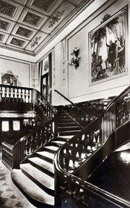 Große Treppe an Bord der HMS Homeric