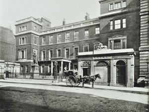 Hansom-Kutsche vor dem Kriegsministerium Pall Mall, Willis Sammlung, 1890