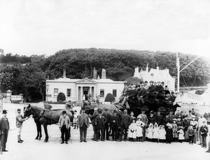 Ferienkutschen, um 1880er von English Photographer