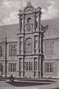 Im Quadrangle New Examination Schools von English Photographer