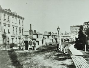 Kilburn Toll Gate am südlichen Ende der Kilburn High Road bei der Kreuzung von Kilburn Priory, Camden Libraries, 1875